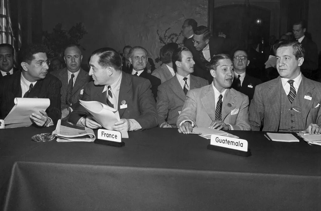 Соглашением Бреттон-Вудса 1944 года. Бреттон-Вудской конференции в 1944. Бреттон-Вудская финансовая конференция 1944 года. Конференция в Кингстоне 1976.