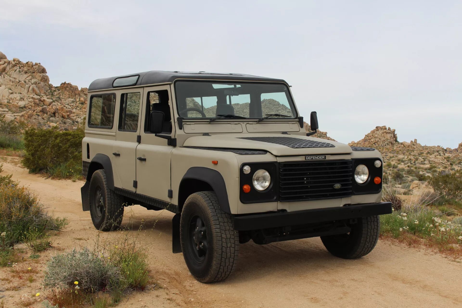 Defender full. Land Rover 110. Дефендер 110. Дефендер d110. Land Rover Defender 110 Сток.