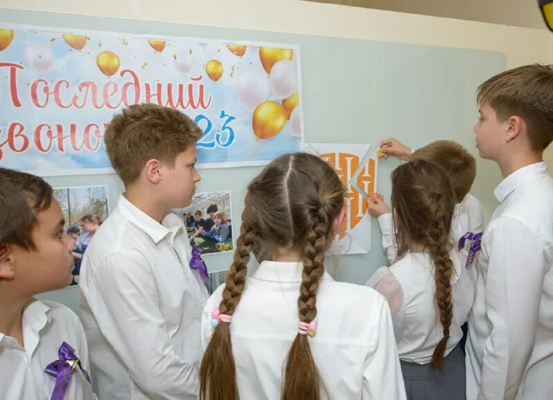 Школьные каникулы картинки. Ура каникулы четвероклассники школы 103. Ура каникулы четвероклассники школы 103. Ура каникулы четвероклассники школы 103. Стихи о летних каникулах для школьников.