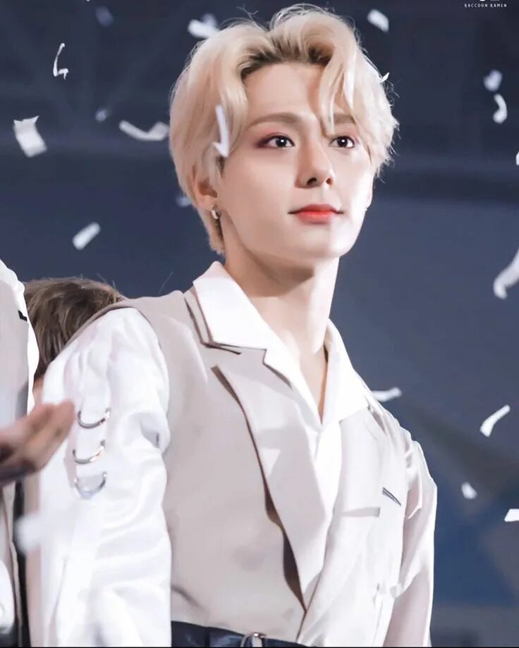 Oneus same. Хванун ONEUS Эстетика. Yeo Hwanwoong. Хванун 2022. Хванвонг ONEUS.