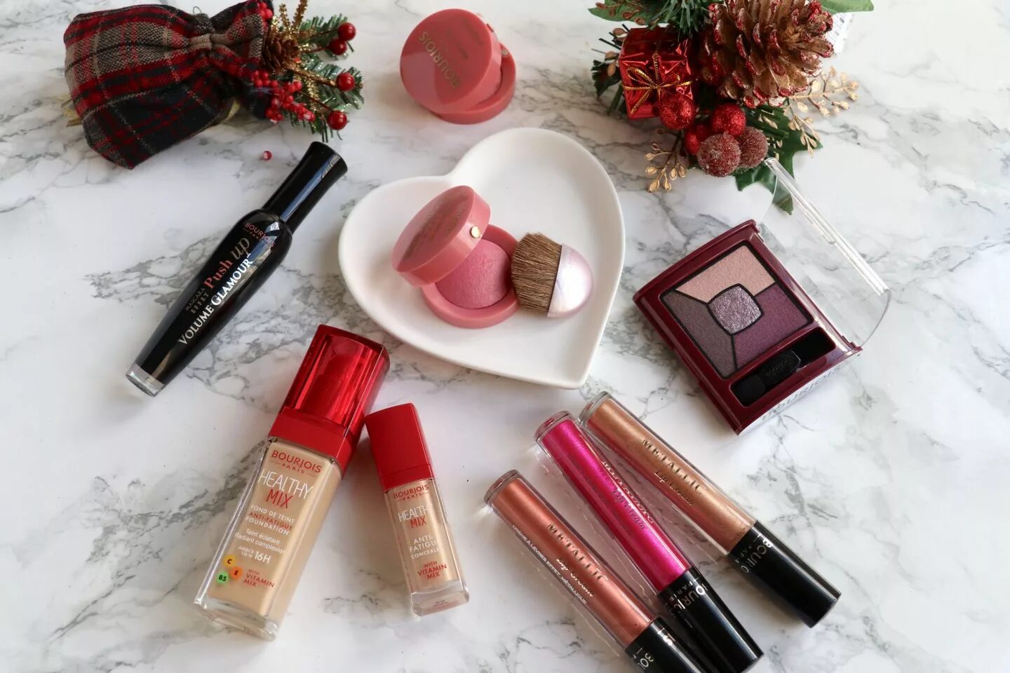 буржуа косметика реклама. буржуа косметика. буржуа косметика для лица. Bourjois rouge edition velvet 03. Bourjois пудра оттенки.