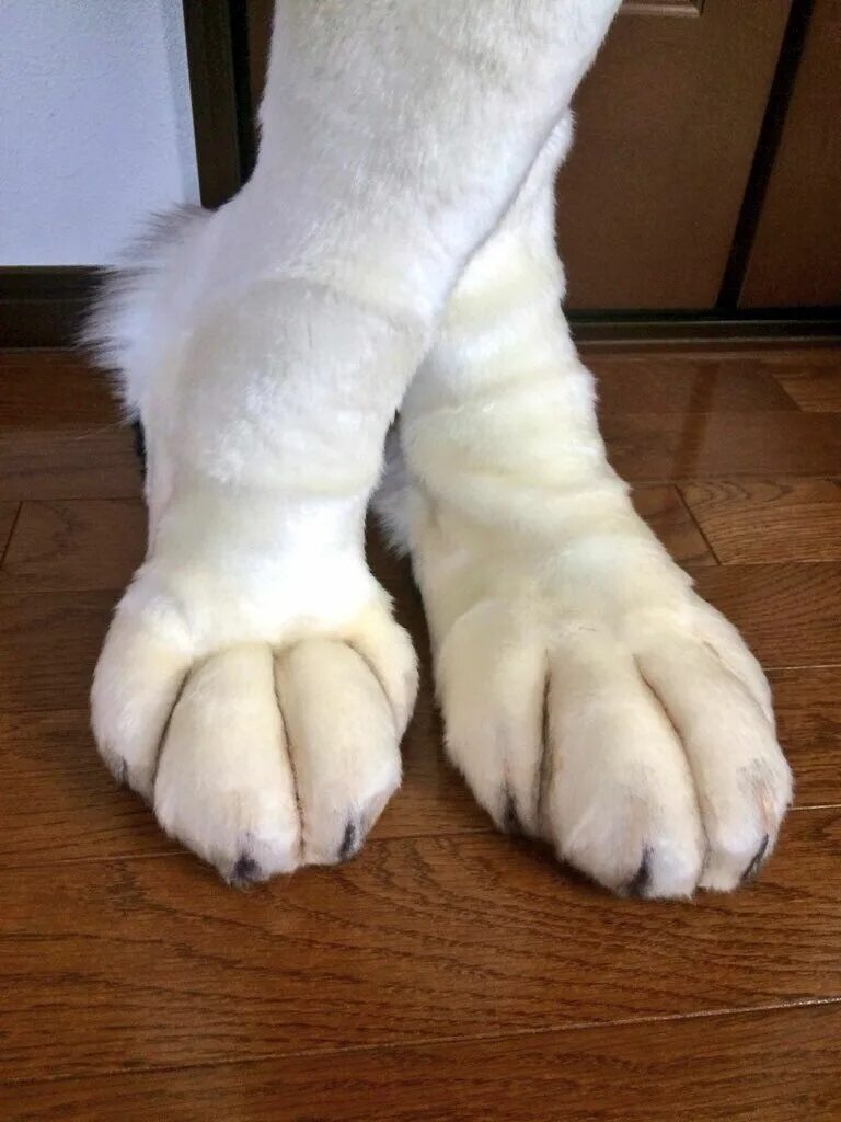 Как делать лапки. Фурсьют лапы. Fursuit Paws лапки. Фурсьют фуртапки. Фурсьют аксолотль.