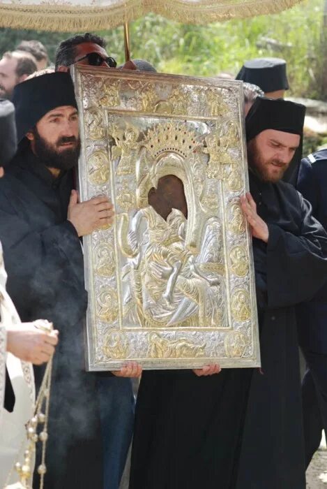 Икона казанской божией матери милующая. Монастырь достойно есть. Монастырь достойно есть. Икона богородицы афон монастырь. Иконы милующая афон.