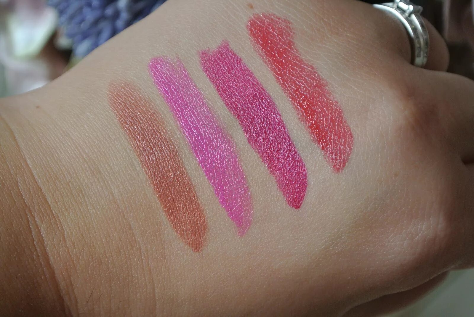 Губная помада kiko smart fusion свотч. Kiko свотчи. Kiko smart fusion lipstick. Kiko 3d hydra lip gloss. Kiko smart fusion lipstick.