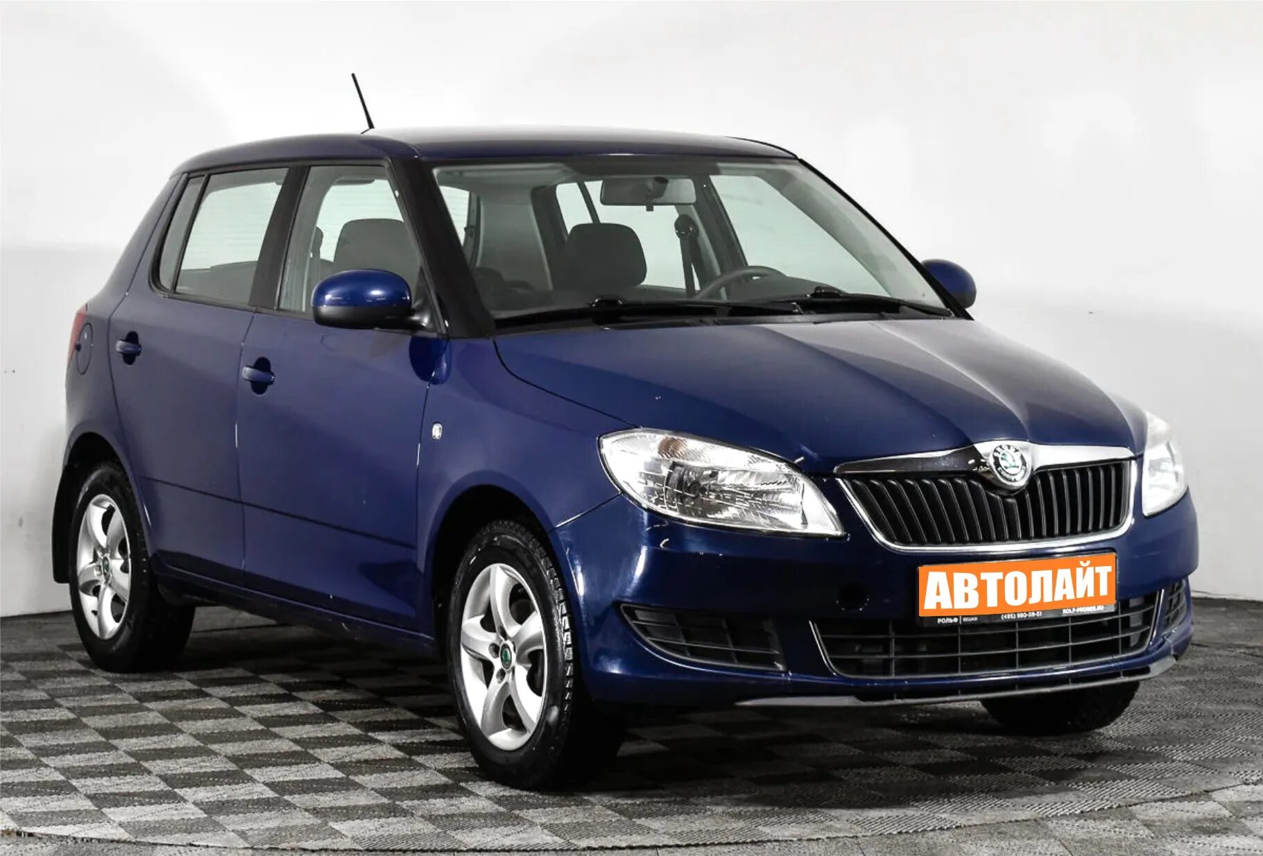 Купить шкоду фабию москва. Skoda Fabia 2011. Skoda Fabia 2. Skoda Fabia 2012. Skoda Fabia 2010.