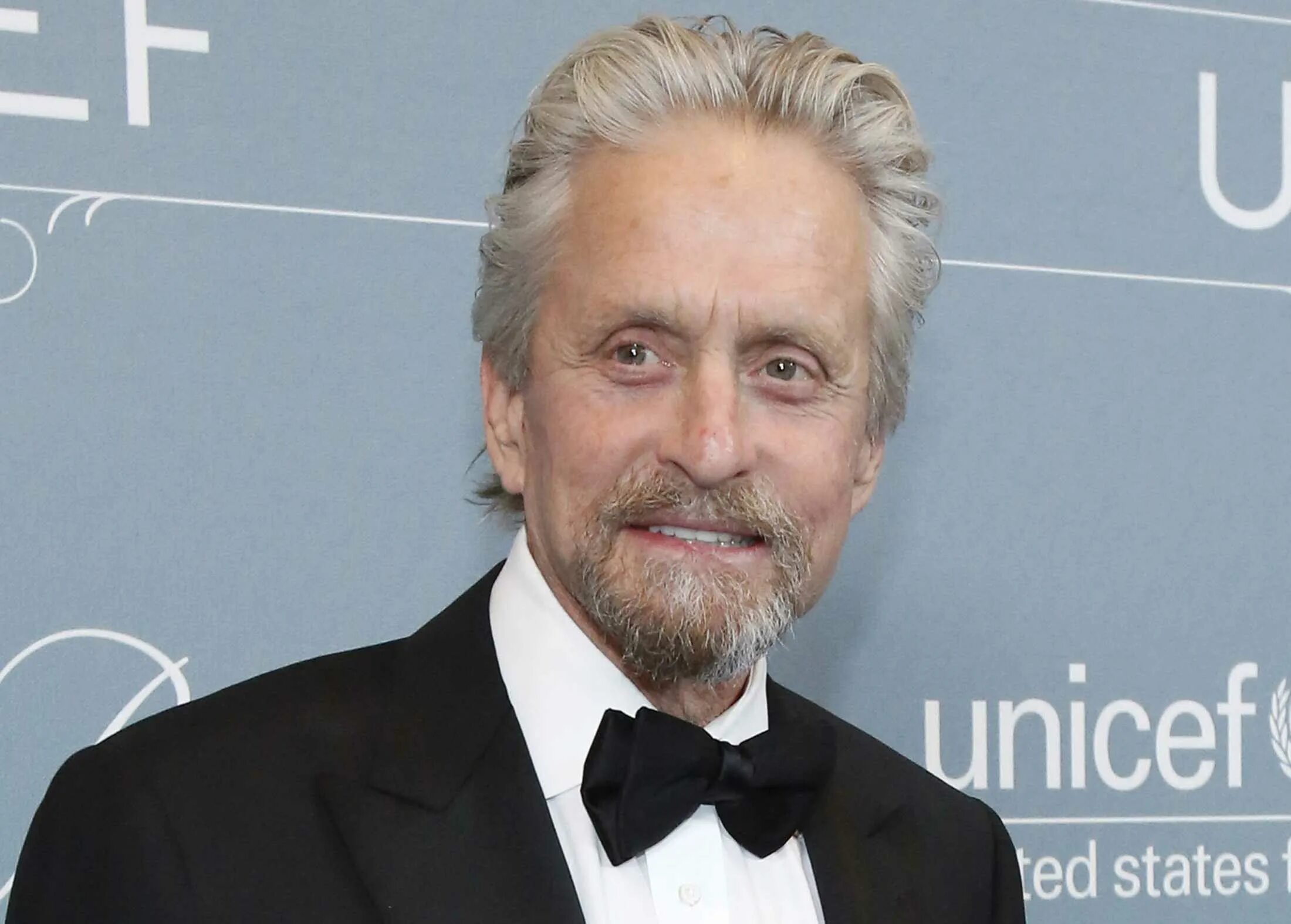 Douglas. Майкл дуглас. Майкл кирк дуглас молодой. Douglas. Майкл кирк дуглас 2022.