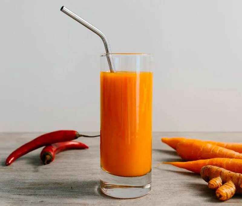 Pepper juice. Морковный Джус. Стакан морковного сока. Свежевыжатый морковный сок. Сок Чили.