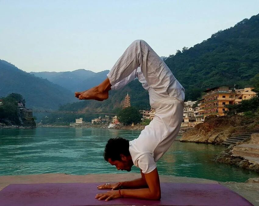 Кто такой йог. Йога индус. Йогины Индии. Хатха йога Индия. Занятия йогой в Индии.