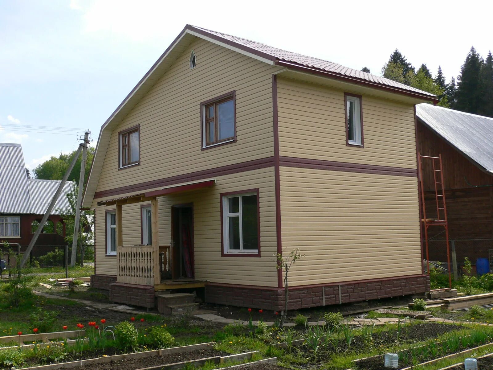 Сайдинг мореный дуб. Сайдинг файнбир блок хаус. Отделка дома сайдингом. Сайдинг mitten oregon pride. Дачный домик из блокхауса.