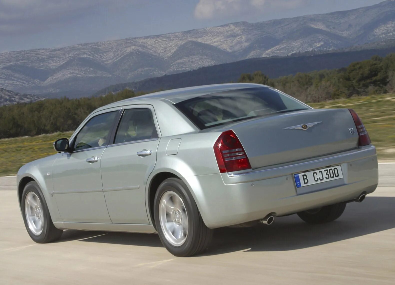 Крайслер виды. Chrysler 300c 2005. крайслер 300с седан. chrysler 300c 2004. chrysler 300c седан.