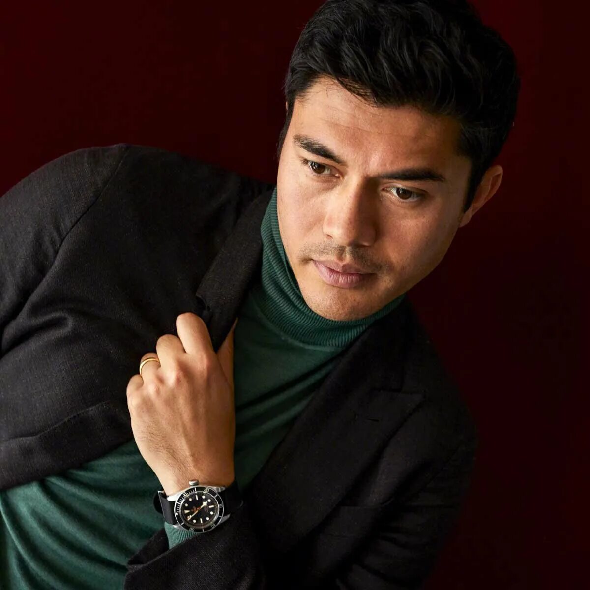 Henry golding gq. Генри голдинг айз. Актер богатые азиаты. Кевин кван безумно богатые азиаты. Актер богатые азиаты.