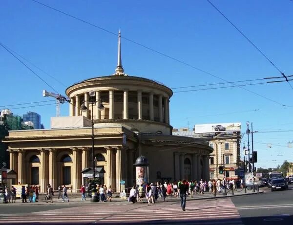 Площадь Восстания Санкт-Петербург метро. Площадь Восстания метро. Метро Петербурга площадь Восстания. Вестибюль метро площадь Восстания.