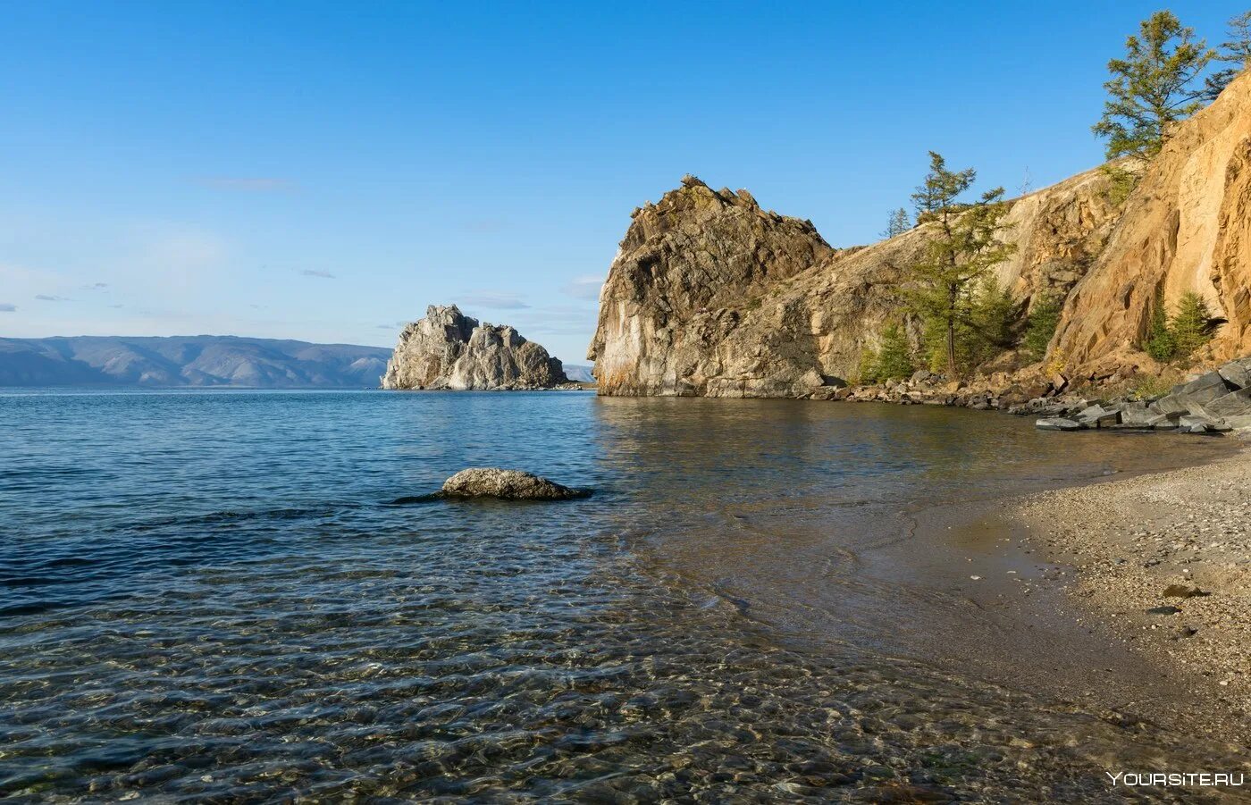 В каких горах озеро байкал. Ольхон скала шаманка. мыс бурхан скала шаманка. шаманка байкал ольхон. ольхон бухта песчаная.