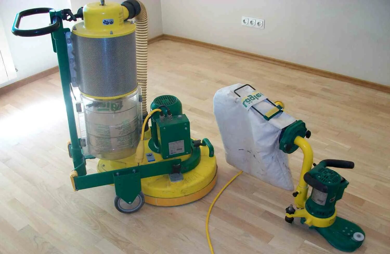 шлифмашина паркетная циклевочная. циклевочная машина ленточного типа. дисковая циклевочная машина. 1а. циклевальная машина.