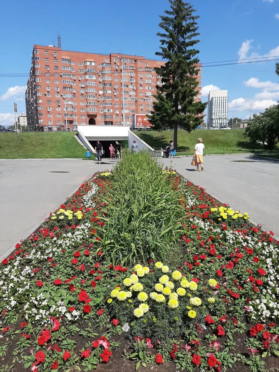 Вакансии екатеринбург октябрьский район. Октябрьский район Екатеринбург. Достопримечательности Октябрьского района. Красивые места в Октябрьском районе.