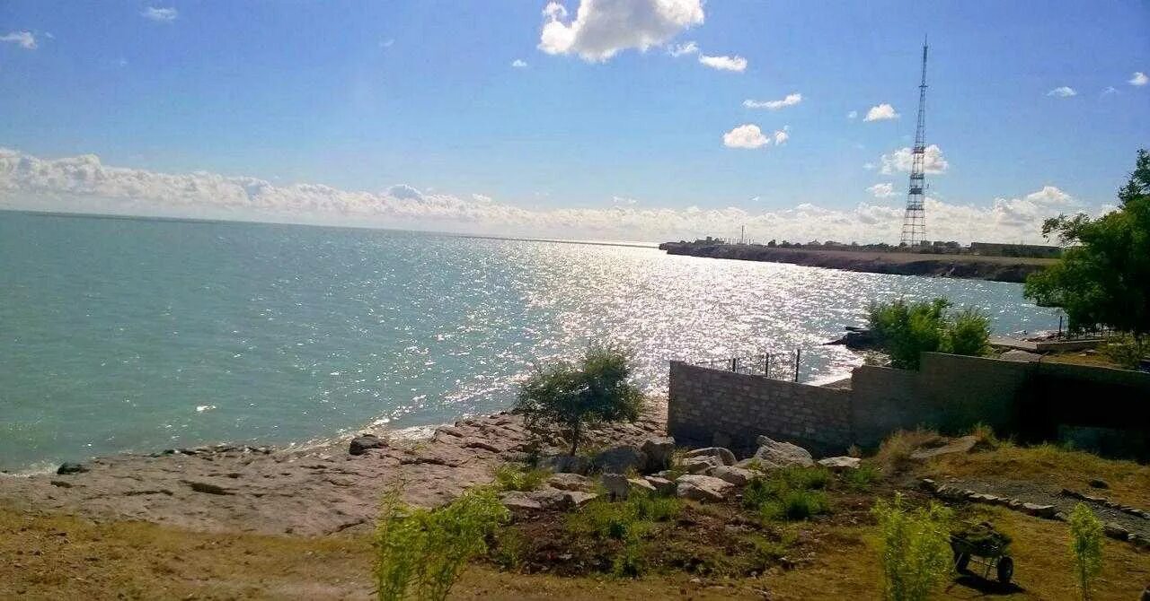 Балхаш какая область. Город приозерск на озере балхаш. озеро балхаш казахстан приозерск. балхаш 9 в городе приозёрск на озере балхаш. озеро балхаш приозерск волны.