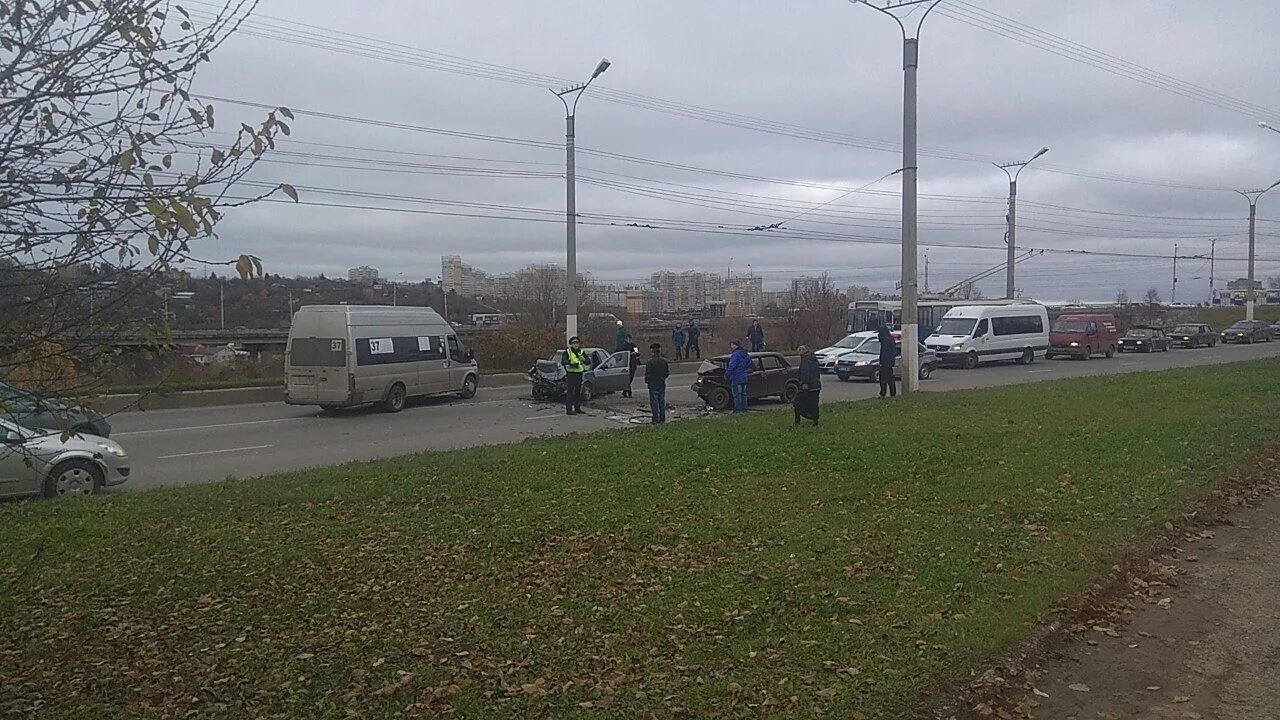 Макан 11 мая чебоксары. Дтп чебоксары приора в полицейскую газель.