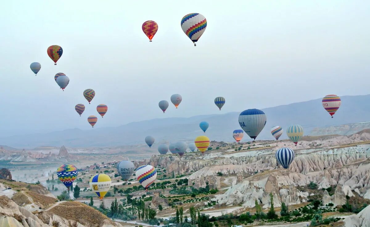 Фестиваль воздушных шаров в турции каппадокия. Каппадокия фестиваль воздушных шаров. Где запускают воздушные шары. Турция каппадокия и воздушный шар. Шары в турции каппадокия.