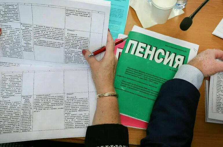 Повышение пенсии. Уплата взносов в пенсионную систему картинка. Выплаты в августе пенсионерам. Пенсии повысят.