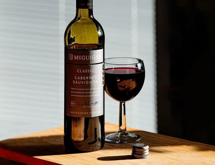 Тихие вина что это значит. Каберне Совиньон Армутлукская Долина. Тихое вино. Тихие вина. Красное вино из Каберне.