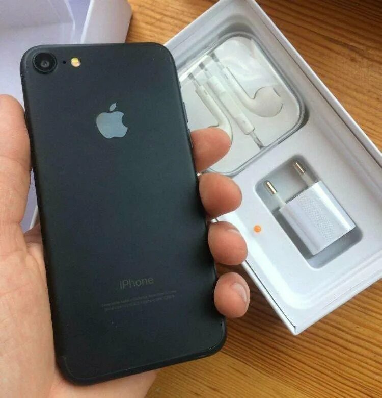 Подам айфон. Айфон 7 новый. Iphone 7 на продажу. Айфон 7 продажа. Айфон 7 в живую.