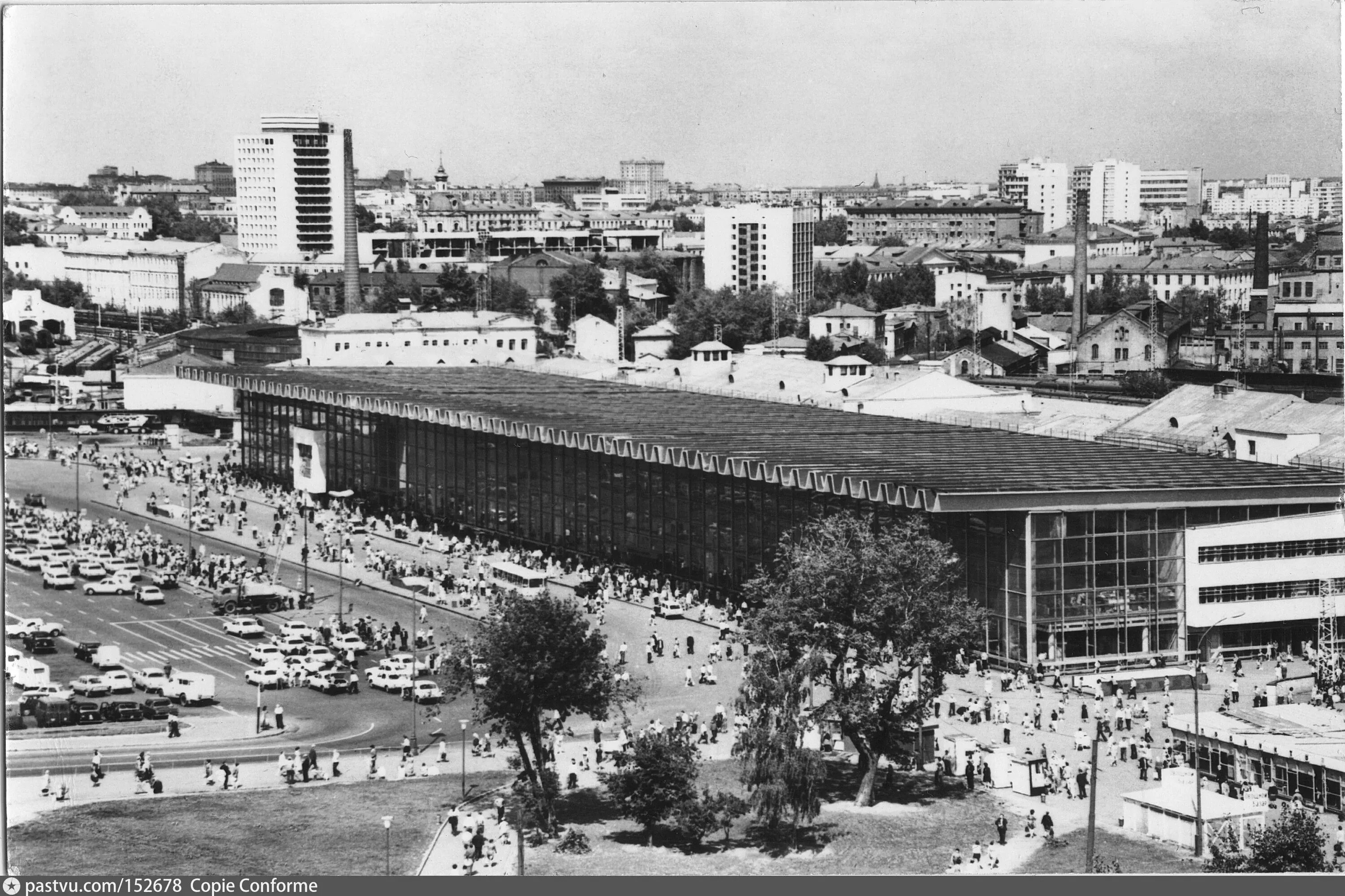 Какой московский вокзал начали реконструировать. Старый Курский вокзал. Курский вокзал в 1960 году. Здание Курского вокзала. Курский вокзал до реконструкции.
