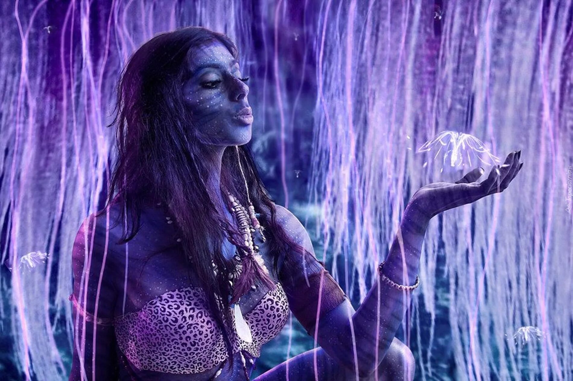 фэнтези анимация. колдунья с шаром.