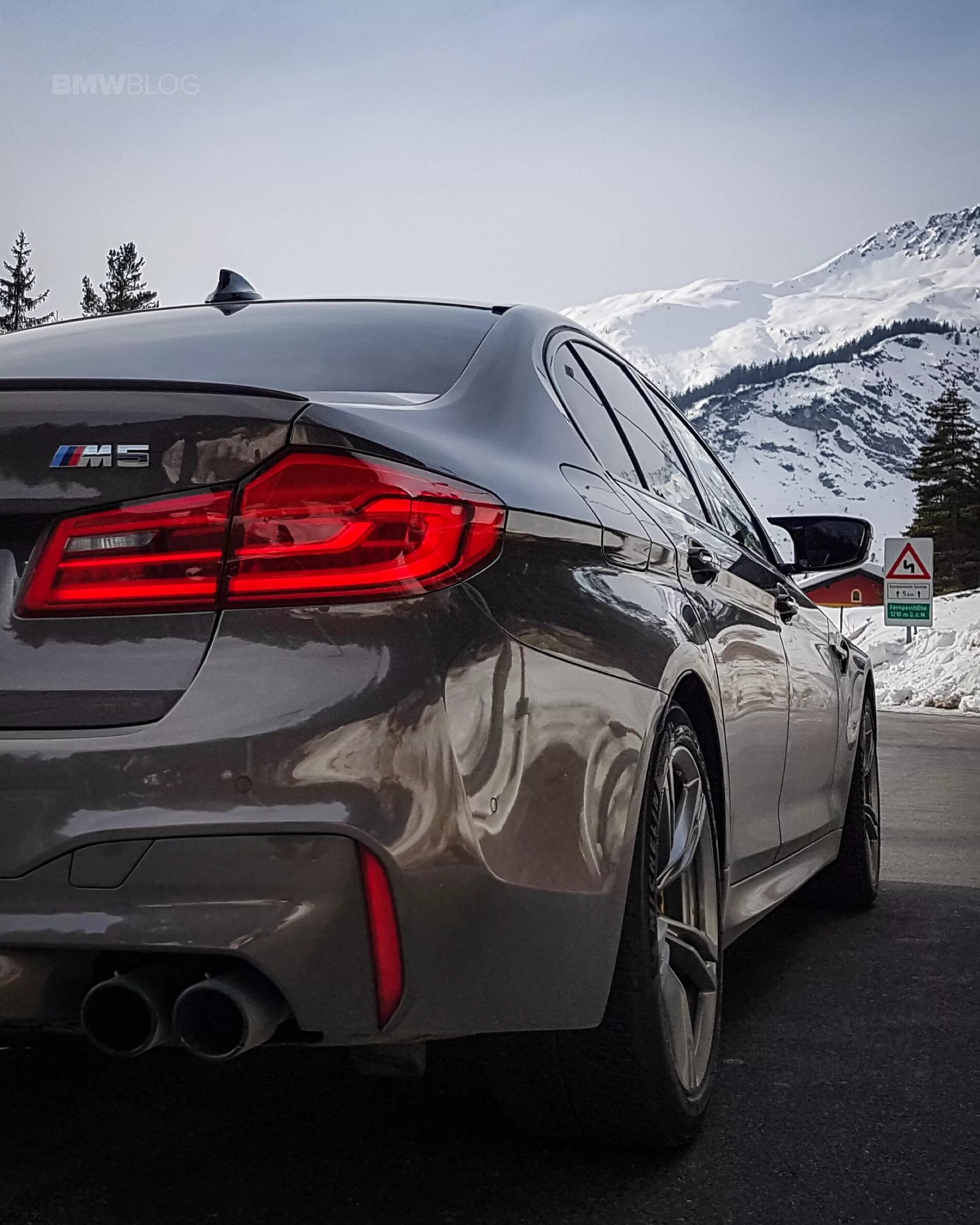 Бмв ф90 зад. Bmw m5 f90. бмв g30 m5. bmw m5 grey.