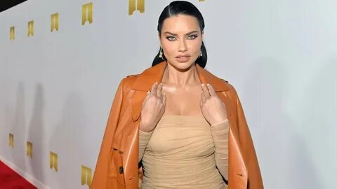 Adriana lima incident yellow top