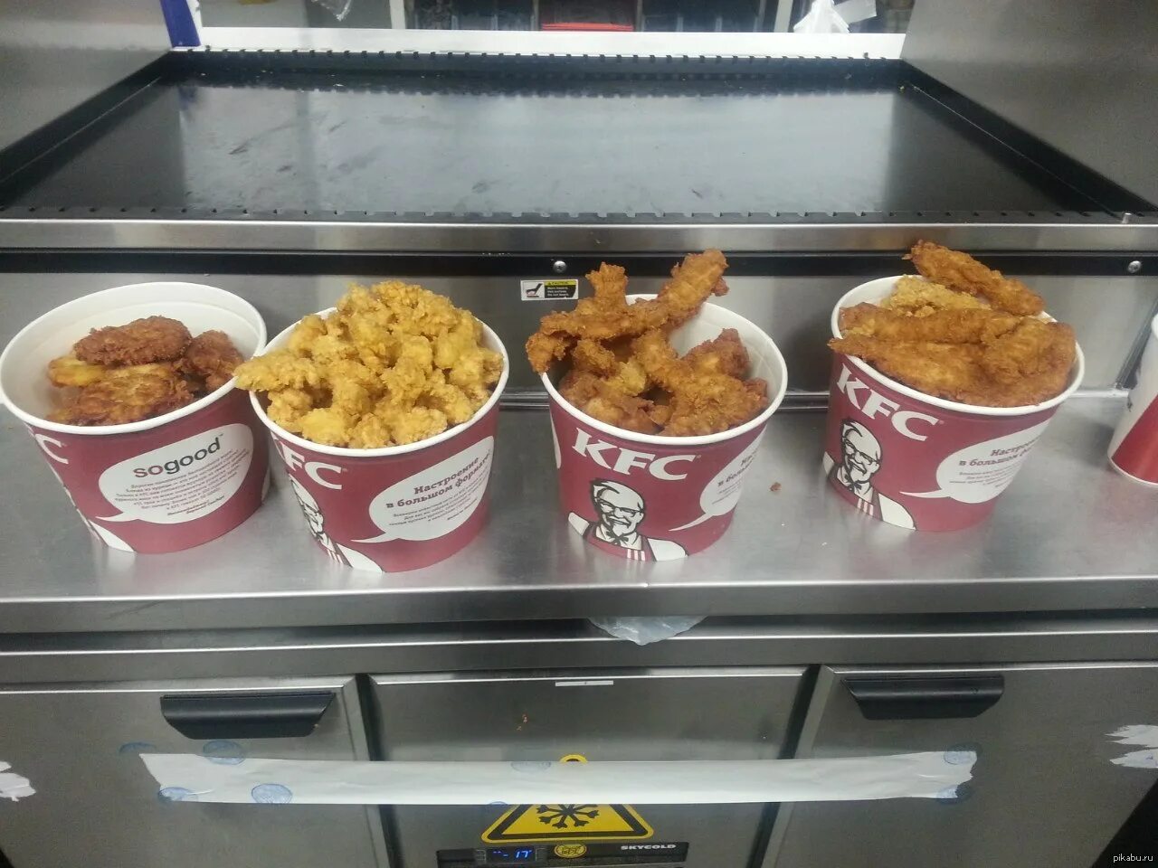 Почему kfc теперь называется ростикс. Снек бокс кфс. снеки kfc kfc. кифси пита. кфс домодедово.