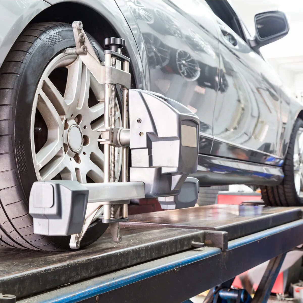 Сход развал hunter 3d hawkeye. Оборудование для сход развала. Стенд сход развал rav td 1700. Автомобиль в сервисе. Регулировка развала- схождения.