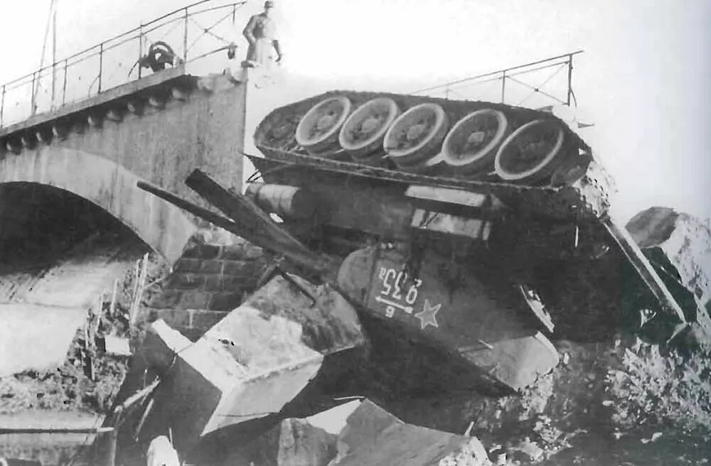 танк т-34 завода красное сормово. танк восточная пруссия 1944. самые старые фото гумбиннена. неммерсдорфский инцидент 1944. танк т 34 1945.