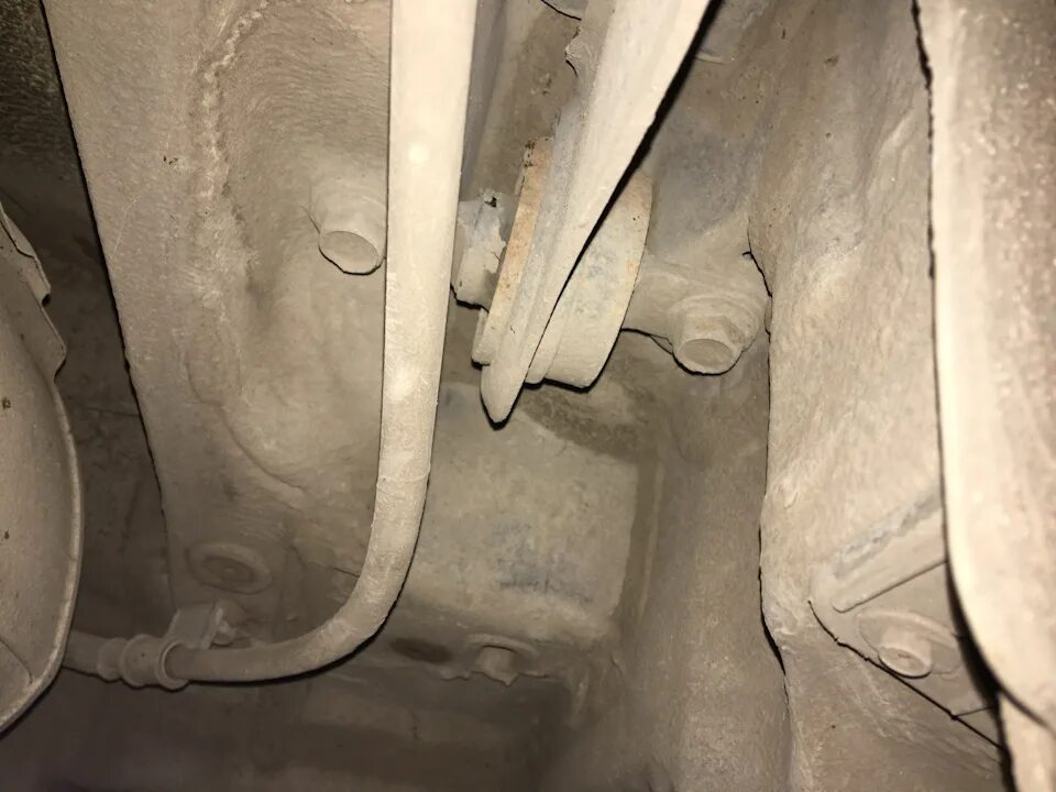 Стук i30. Хрусты-шумы передняя подвеска хёндай туксон при поворотах руля. Подвеска хендай солярис 2015. Демпфер пружины подвески hyundai i30 2011. Шаровая опора hyundai i30.