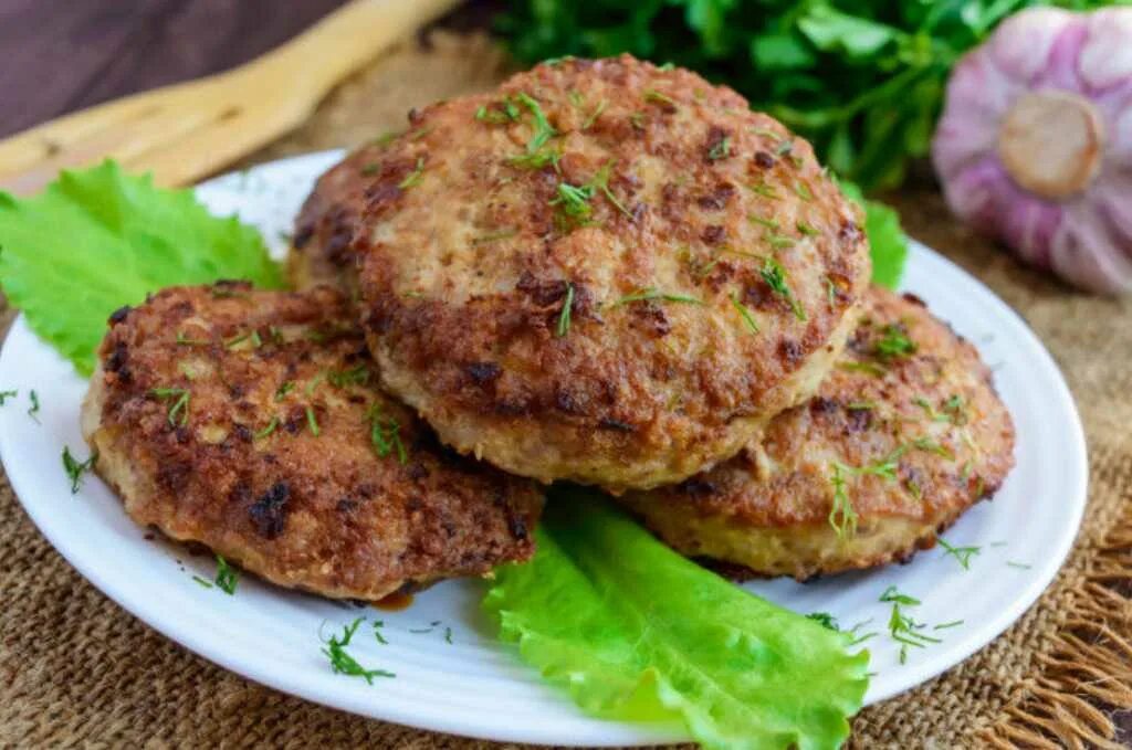 Котлеты мясной богатырь Гарибальди. Котлеты Звениговские мясной богатырь. Котлеты из говядины. Котлеты домашние