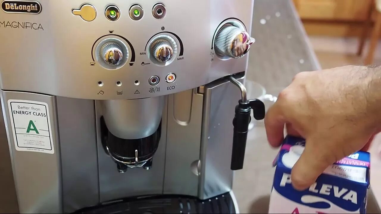 В кофемашину попала вода. Delonghi magnifica esam 4200. Кофемашина de'Longhi magnifica esam 4200. Кофемашина de'Longhi magnifica esam 3300. Delonghi esam 4200 s magnifica.