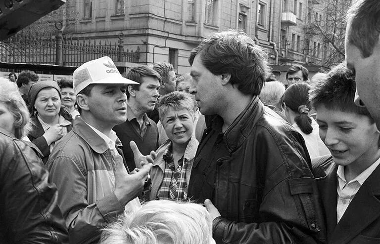 Передача секунд. Александр невзоров 600 секунд. александр невзоров 80е. невзоров в 90х. александр невзоров 1990.
