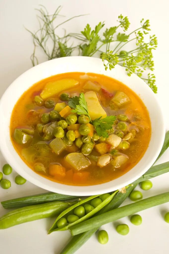 Суп с горошком. Овощной суп с зеленым горошком. Гороховый суп с зеленым горошком. Горох для супа. Суп из зеленого гороха