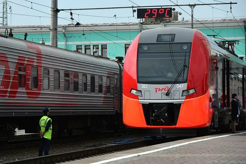 Ласточка электропоезд. РЖД. Поезд Ласточка Москва. Ласточка РЖД. По кольцевой железной дороге курсируют 18