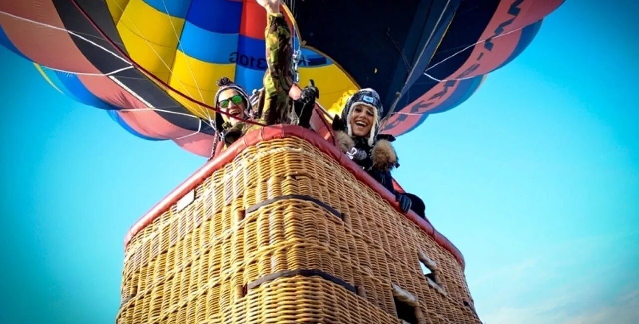 На работу на воздушном шаре. Воздушный шар Ереван. Туризм на воздушном шаре. Катание на воздушном шаре. Прогулка на воздушном шаре.