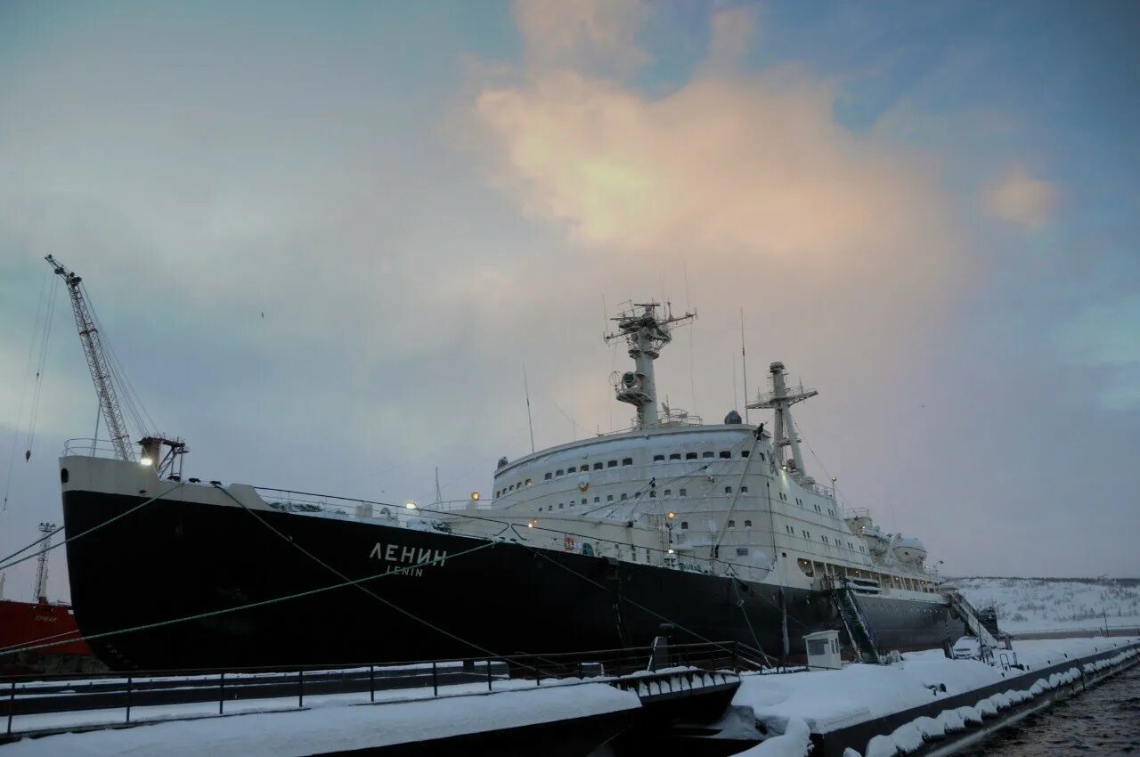 Атомный ледокол таймыр. Росатомфлот 50 лет победы ледокол. Вайгач атомный ледокол. Ледокол давай. Ледокол арктика проекта 22220.