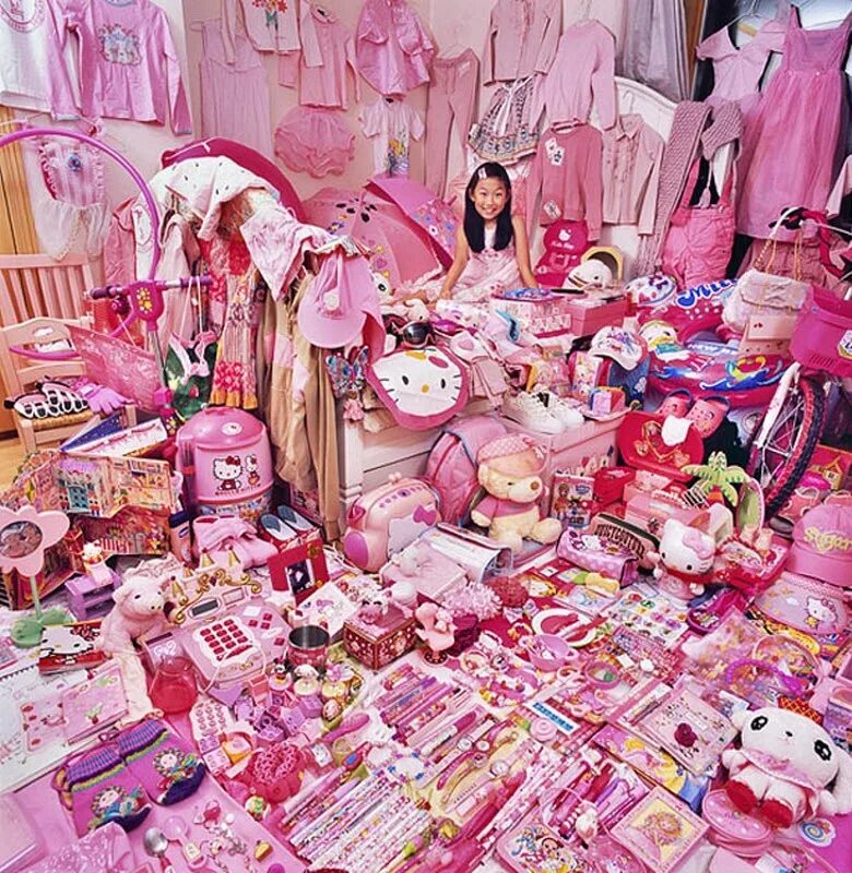 Девочку много игрушек. Розовые вещи и игрушки. Вещи для комнаты девочки. Предметы розового цвета. Розовые вещи в комнату девочке.