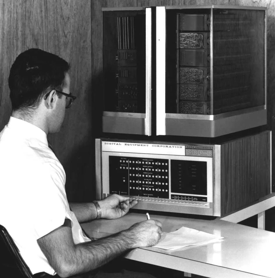 Мини-ЭВМ PDP-8. Dec PDP-8. ЭВМ «Dec PDP-8»,. IBM 3 поколение.