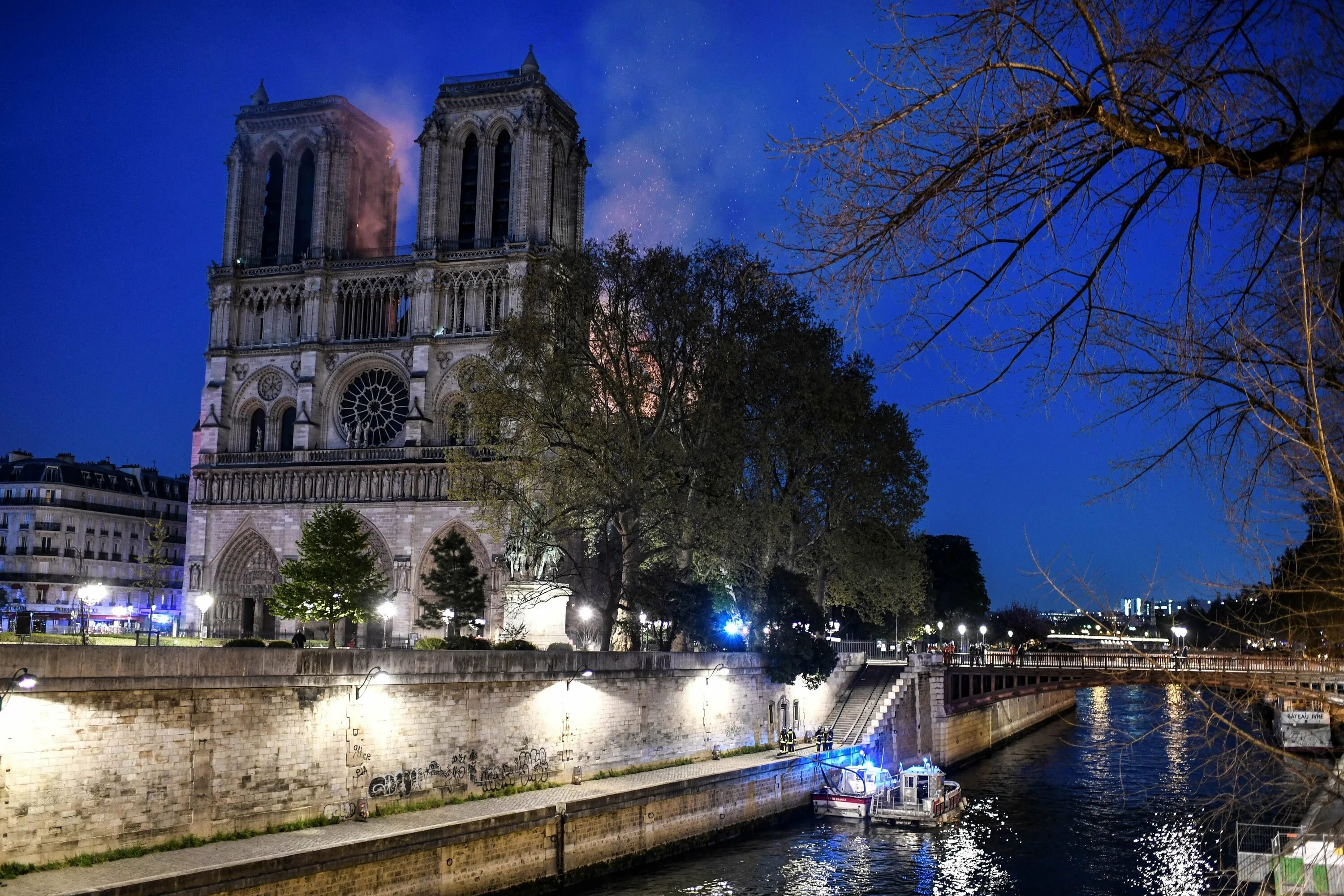 Нотр дам это. Фото собора Парижской Богоматери в Париже.