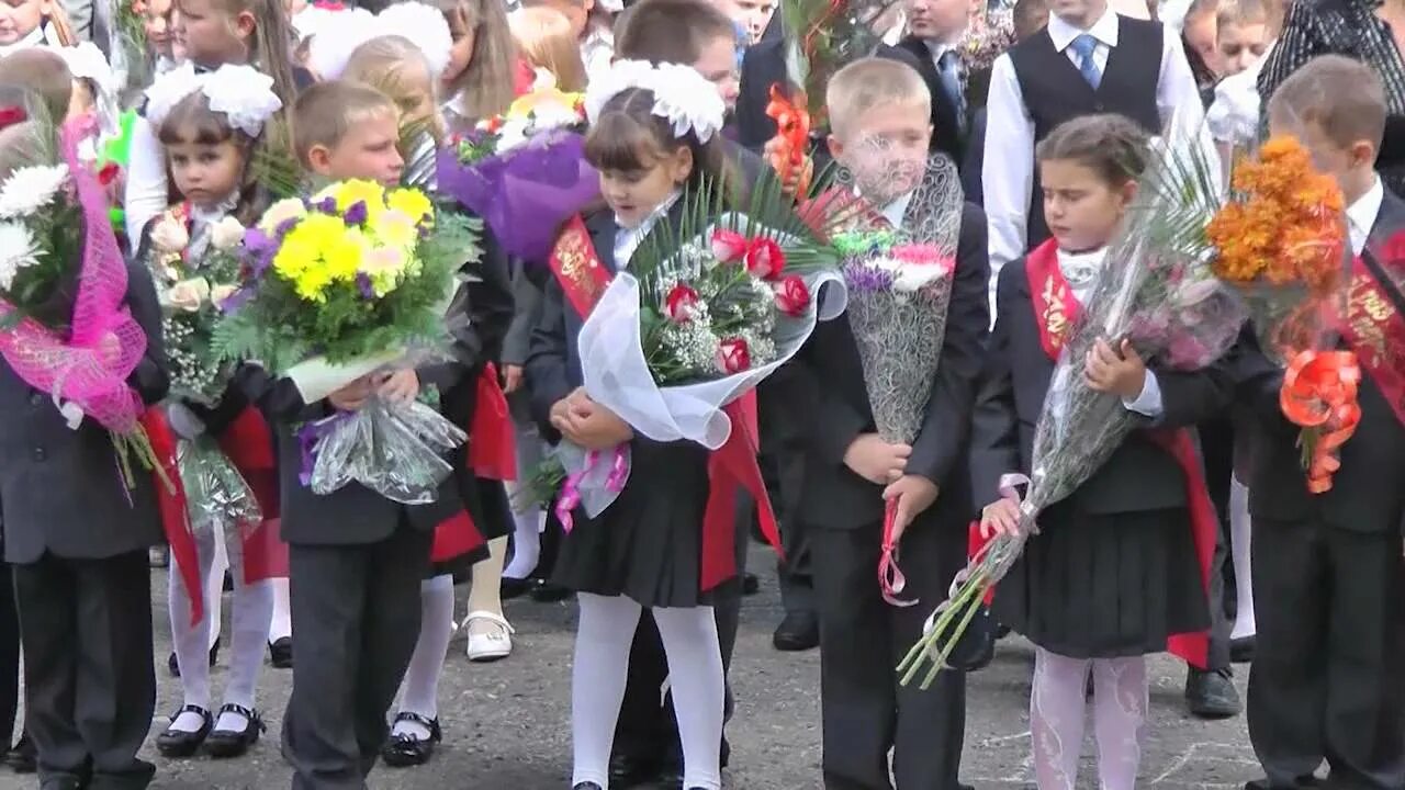 Школа 16 белгород. 1 Сентября 2012 года. Школа первое сентября. Школа 1 сентября. Линейка 1 сентября.