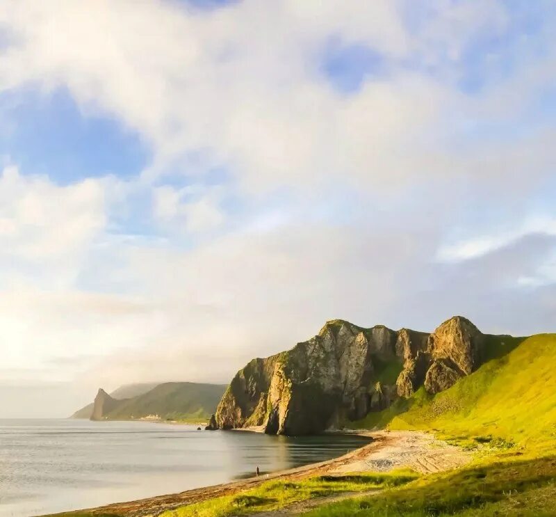 Корабль корсаков- курилы. Т/х «адмирал невельской». Игорь фархутдинов теплоход курилы. Корсаков южно курильск. Курильск итуруп фото.