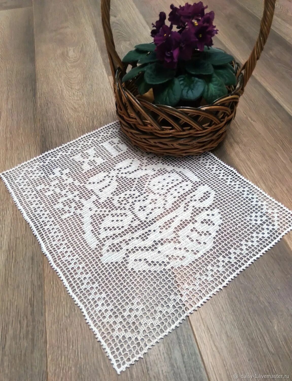 Салфетка пасхальная крючком в технике филейного