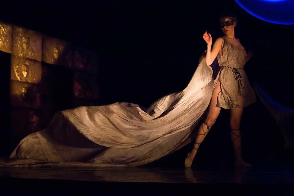 древнегреческая трагедия антигона. антигона спектакль. антигона иллюстрации. антигона автор 4 буквы. гемон антигона.