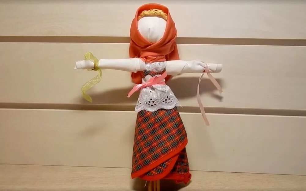 тряпичная народная кукла масленица. кукла масленица своими руками. игровая кукла масленица. обереговая кукла масленица. кукла масленица.