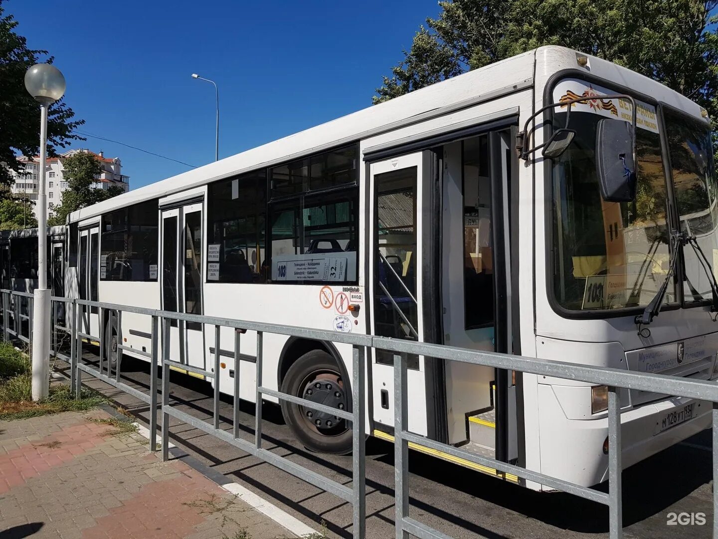 Маршрутка 103. Автобус 103. новороссийские автобусы. автобус маз 103 из геленджика до псоу с пересадкой до грузии.