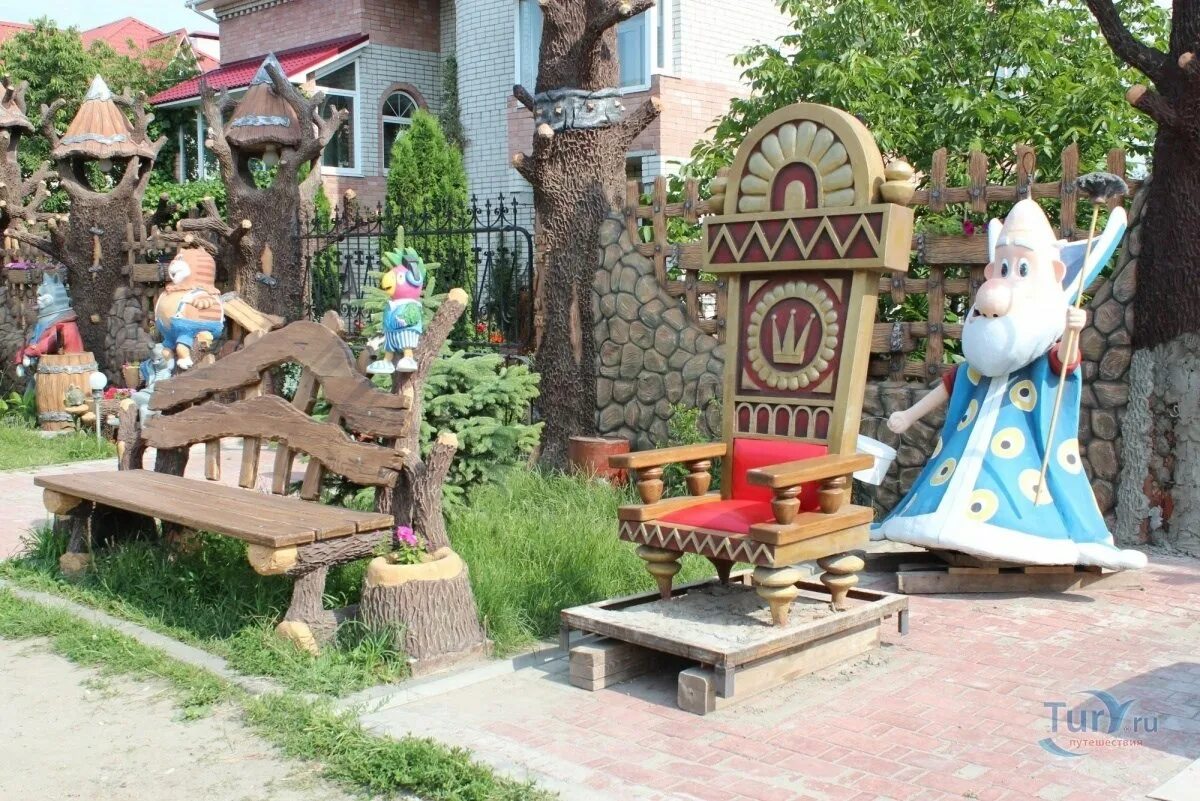 Семейный парк сказка. Парк сказка. Парк сказка могилы. Крылатские холмы парк сказка. Парк сказок томилино.